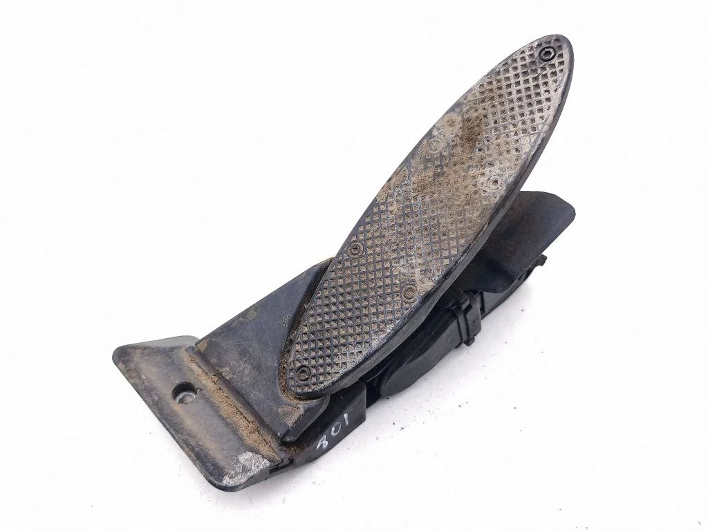 Accelerator throttle pedal 6794502