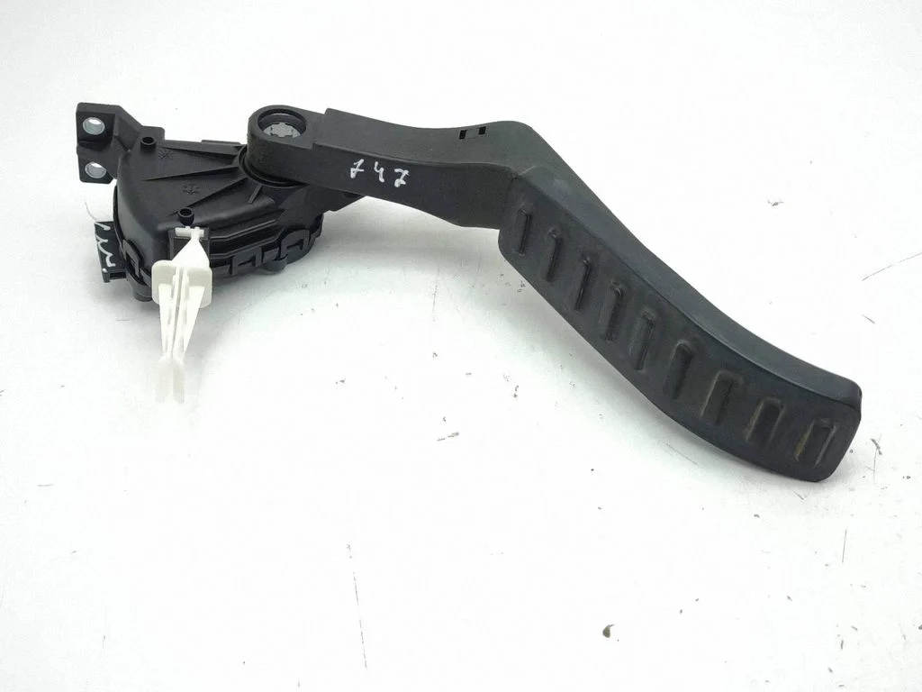 Akseleratora pedālis 7L0723507E