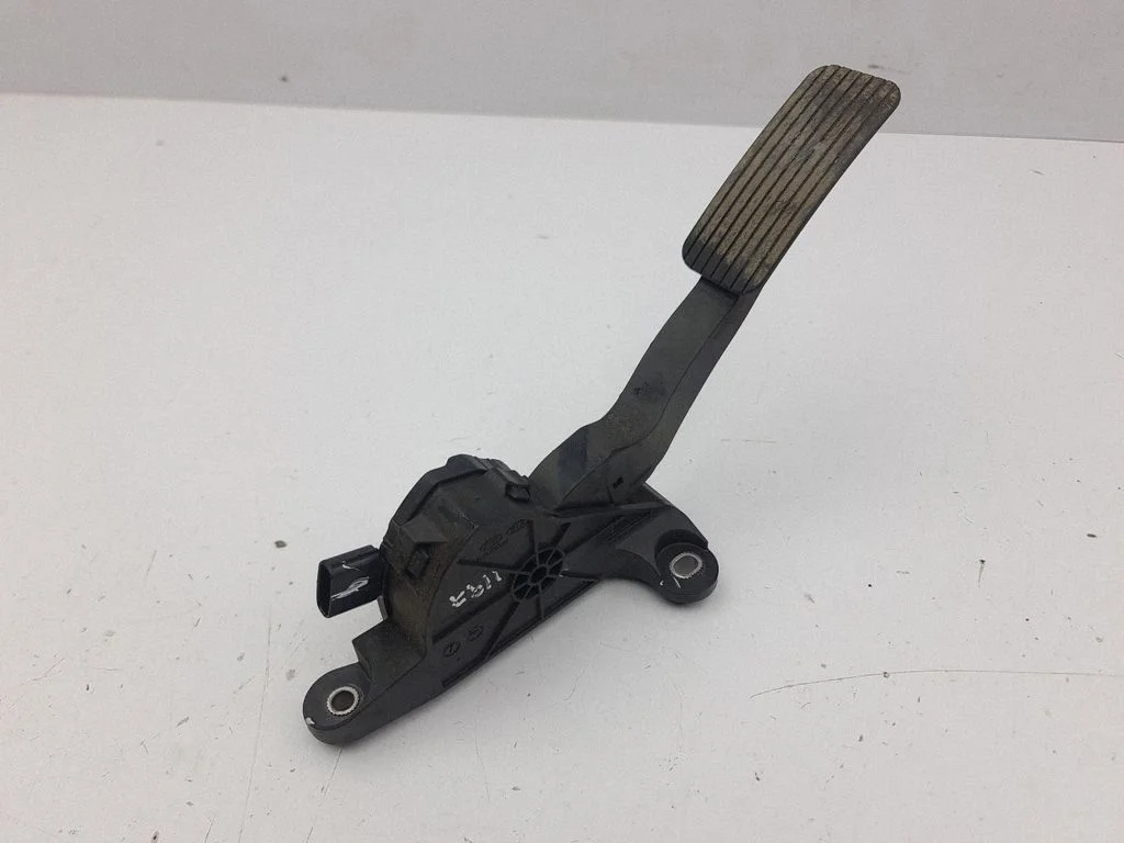 Accelerator throttle pedal 32700G4920
