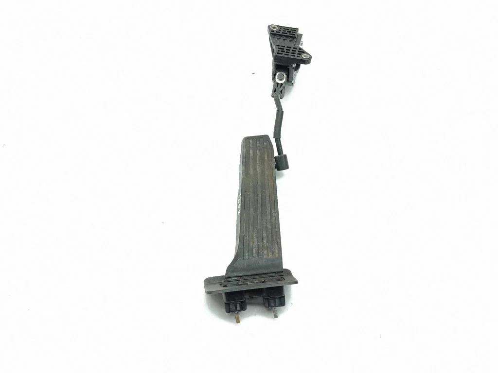 Accelerator throttle pedal – Lexus IS III XE30 (2013-2020)
