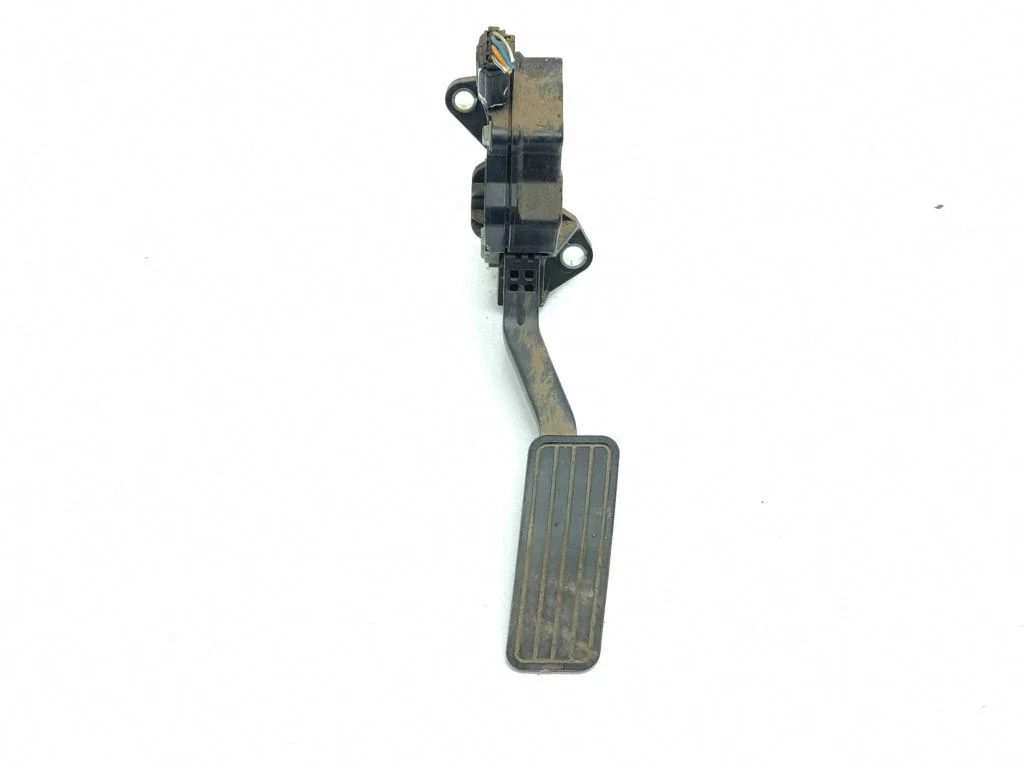 Accelerator throttle pedal – Subaru Forester SH (2008-2013)