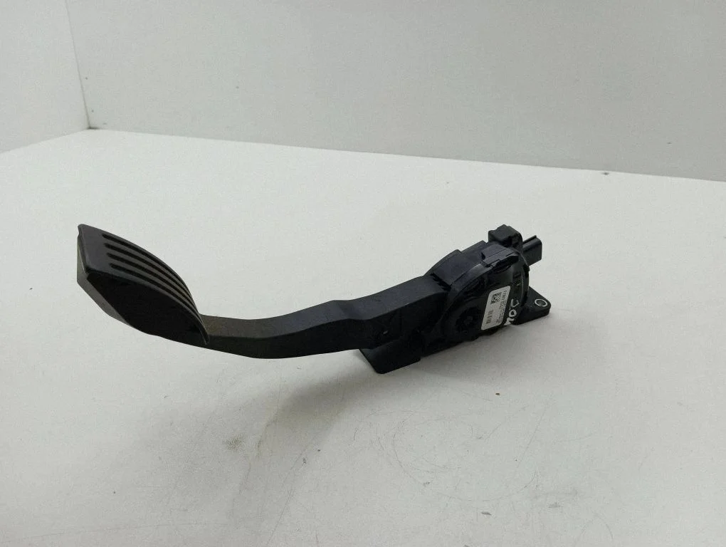 Accelerator throttle pedal 17388800