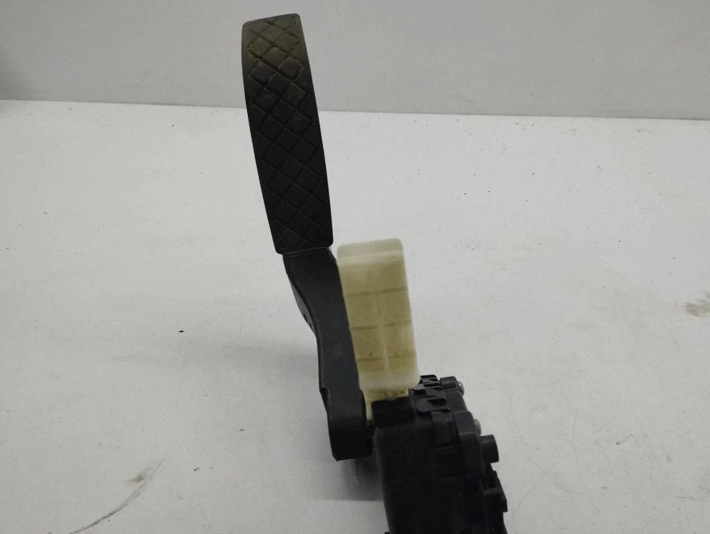 Accelerator throttle pedal 7L0723507C