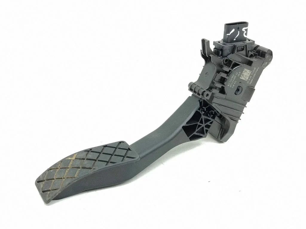 Accelerator throttle pedal 1EC723503