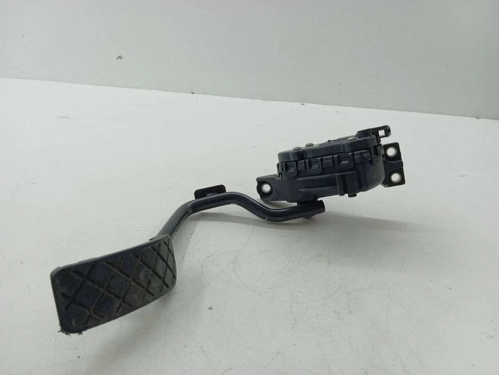 Accelerator throttle pedal 4E2723523