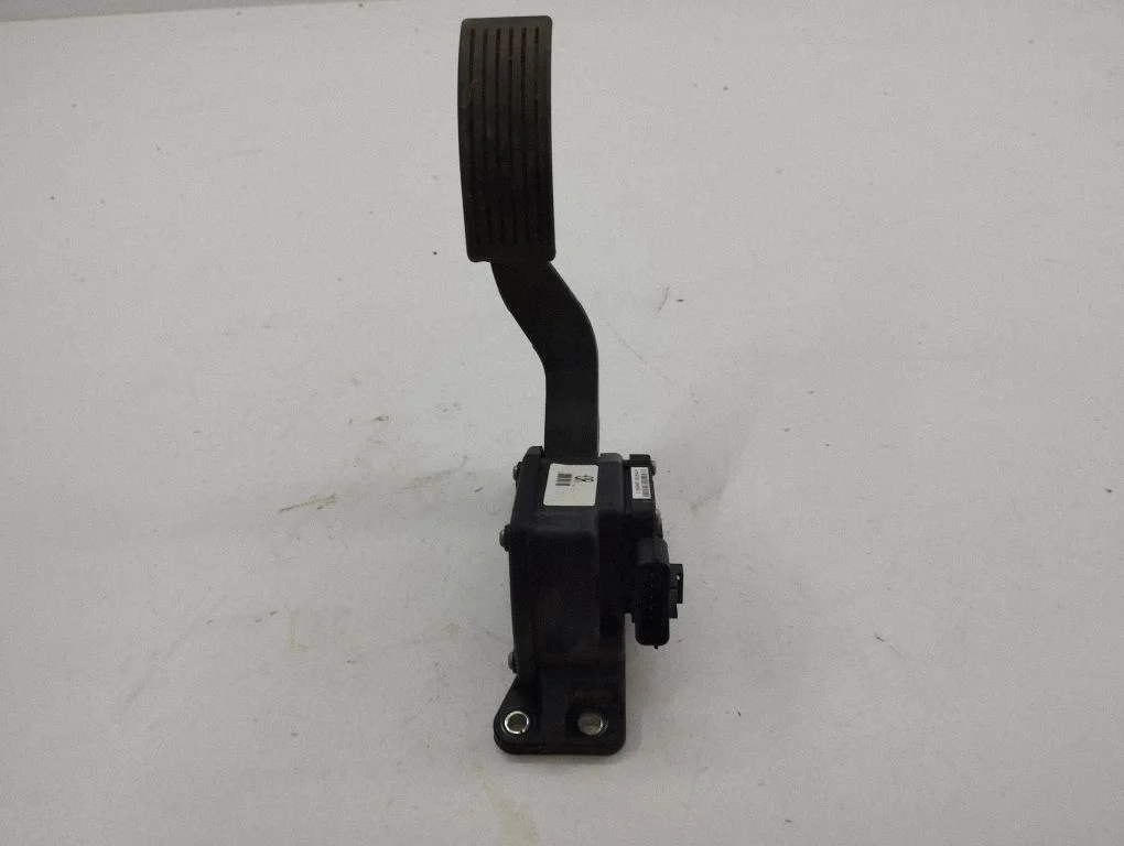 Akseleratora pedālis Cbf0089a2b900