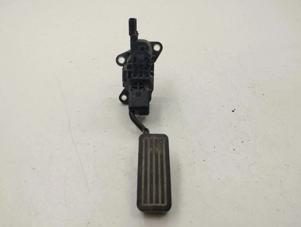 Accelerator throttle pedal – Honda CR-V (2013-2016)