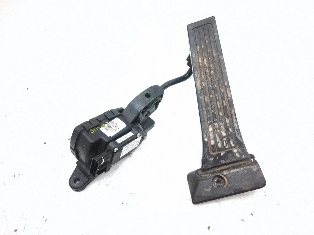 Accelerator throttle pedal GHY0862B2S900