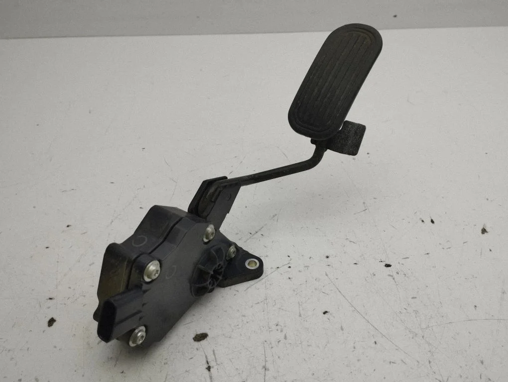 Accelerator throttle pedal 7811053030