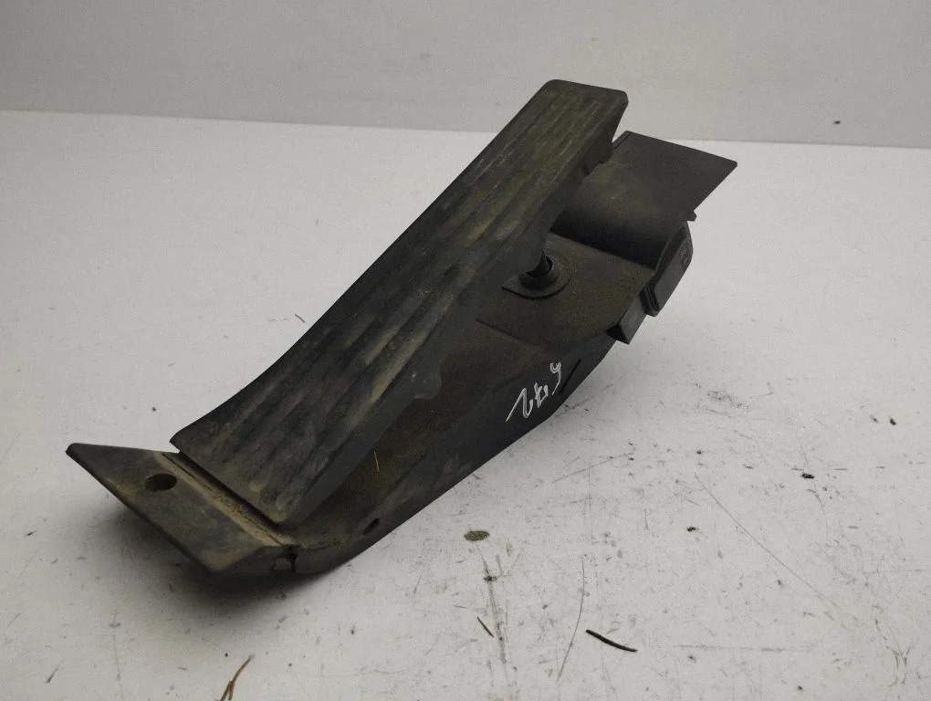 Gaasipedaal – BMW 5-seeria E60 E61 (2004-2010)