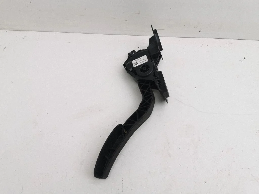 Accelerator throttle pedal GS8S41600
