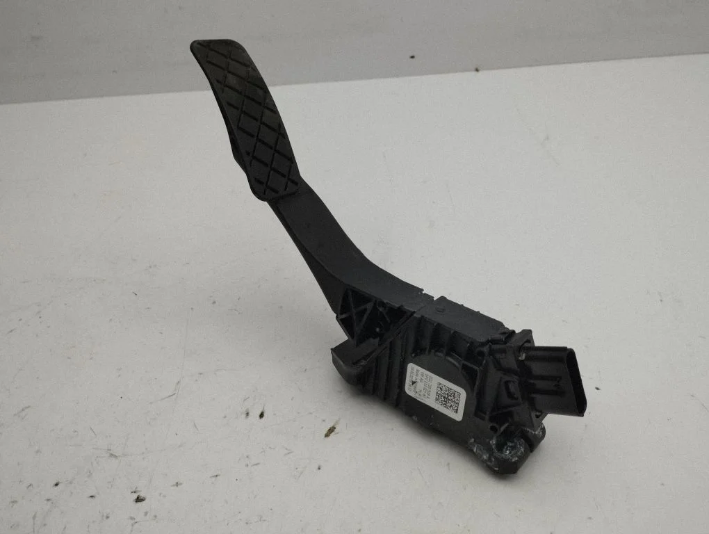 Accelerator throttle pedal 2Q2723503A