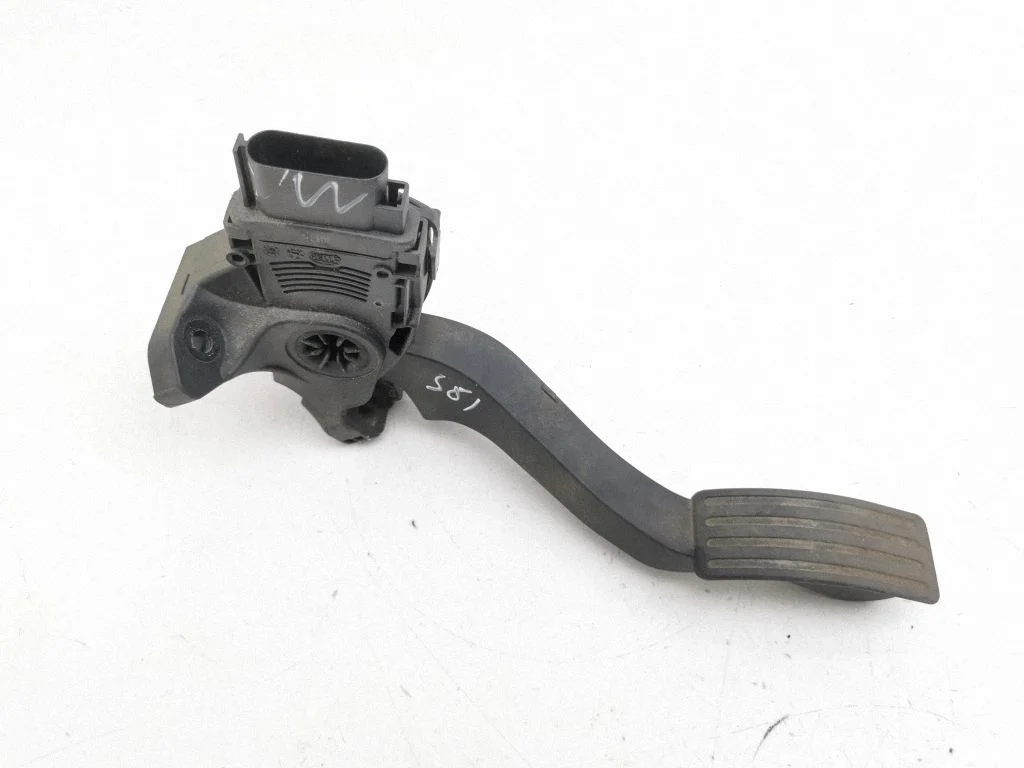 Accelerator throttle pedal 7T119F836CB