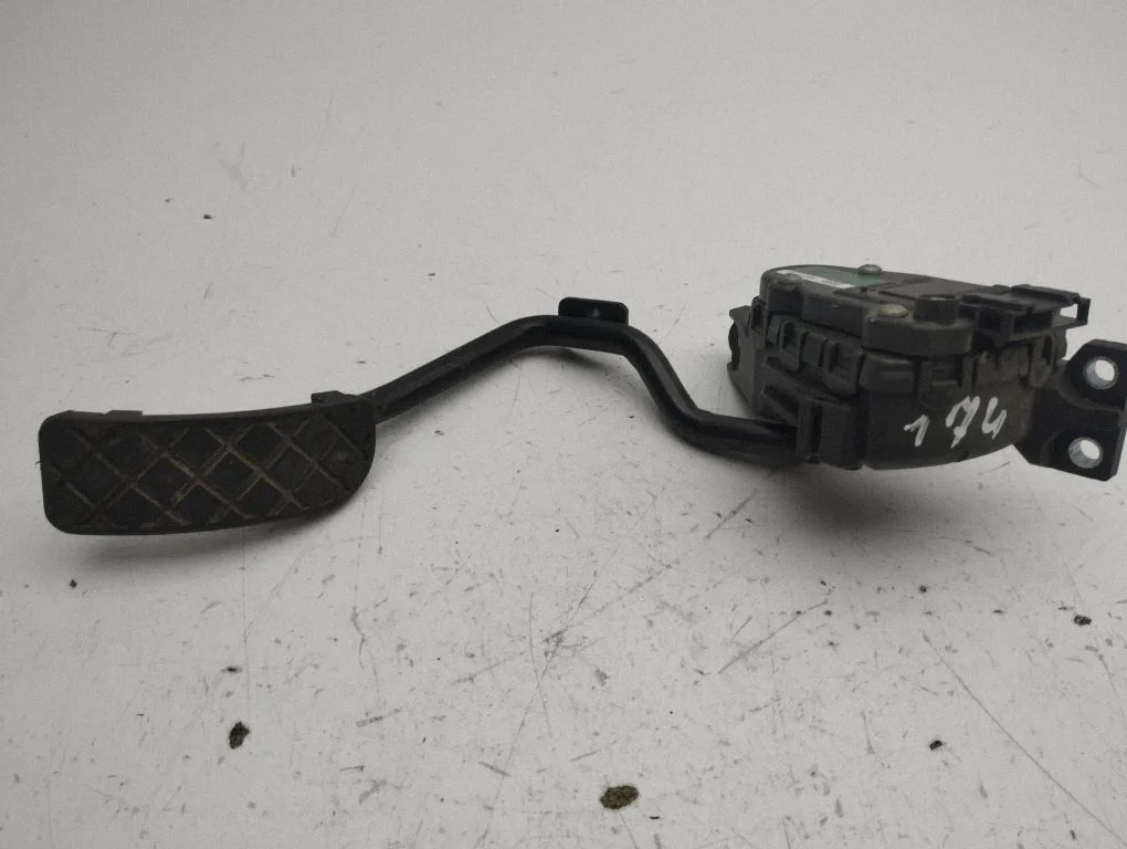 Accelerator throttle pedal 4E2723523C