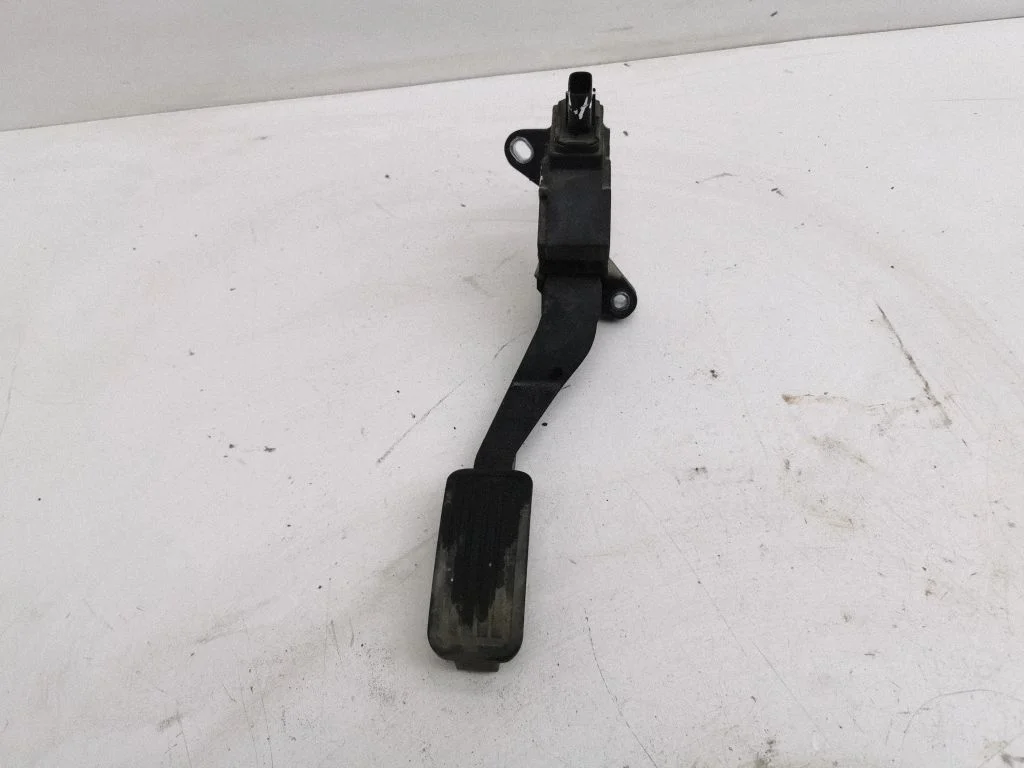 Accelerator throttle pedal 781100D010