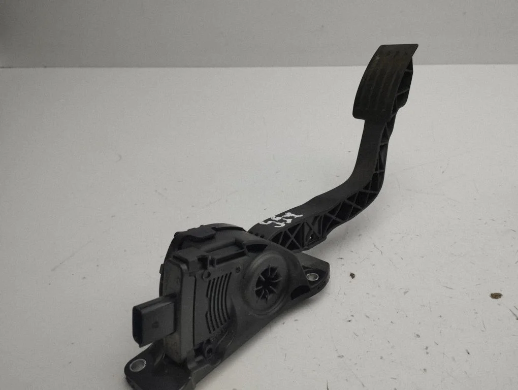 Accelerator throttle pedal AV619F836BB