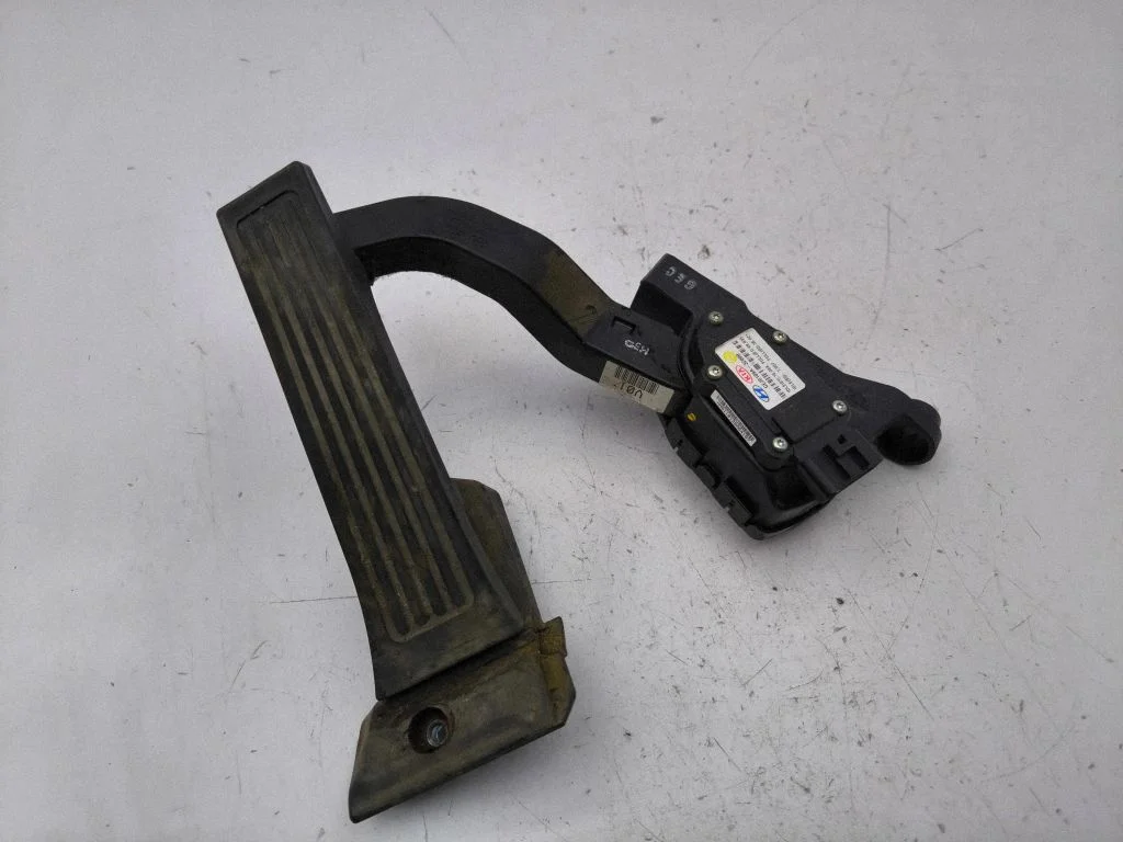 Gaasipedaal GEJ0109A3Z000
