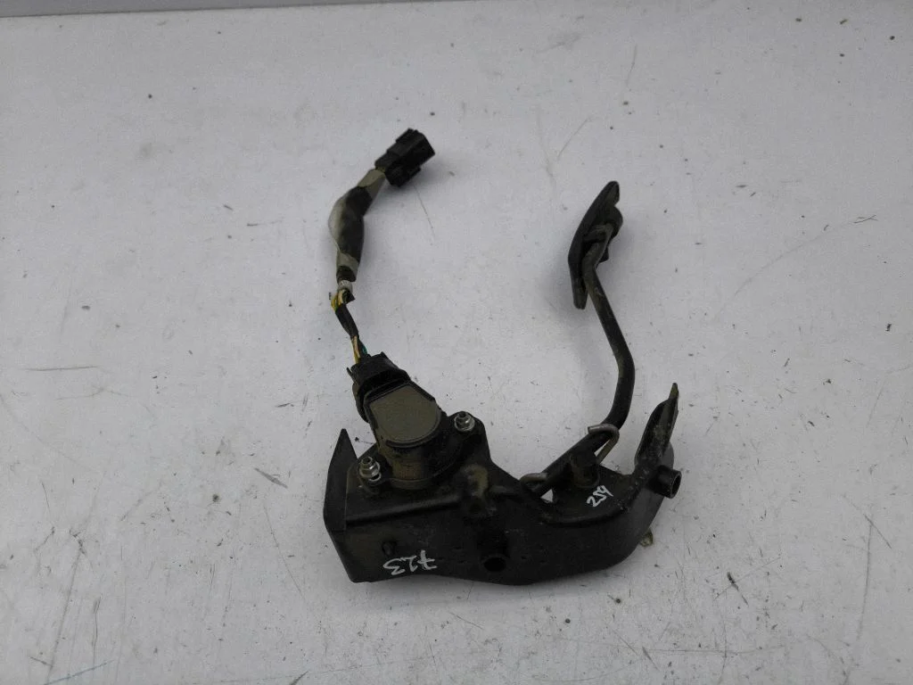 Accelerator throttle pedal 822230F0040C