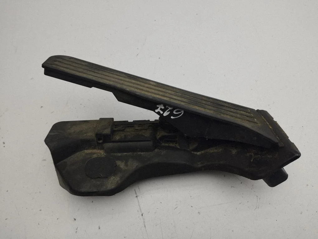 Accelerator throttle pedal 1K1723503M