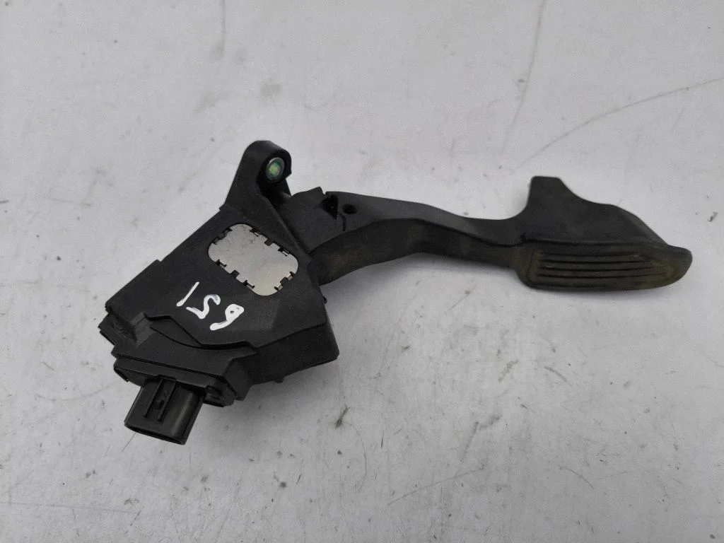 Accelerator throttle pedal 781100D160