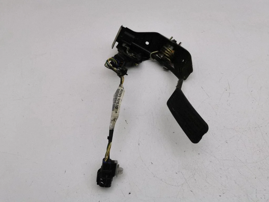Accelerator throttle pedal 8222302030A