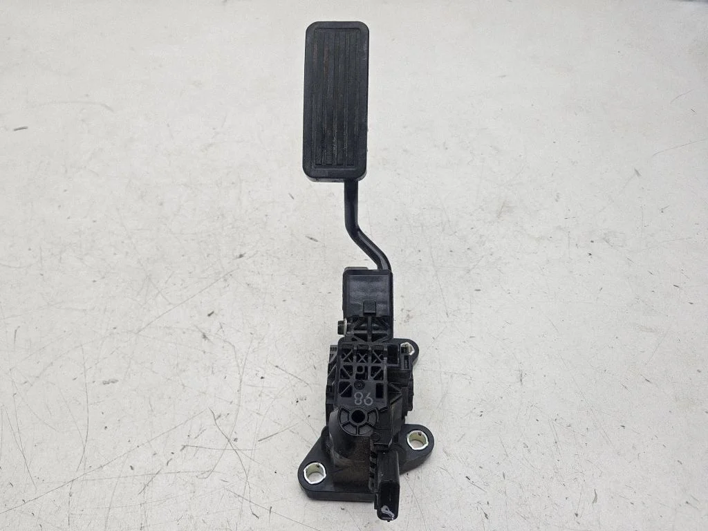 Accelerator throttle pedal – Honda CR-V (2013-2016)