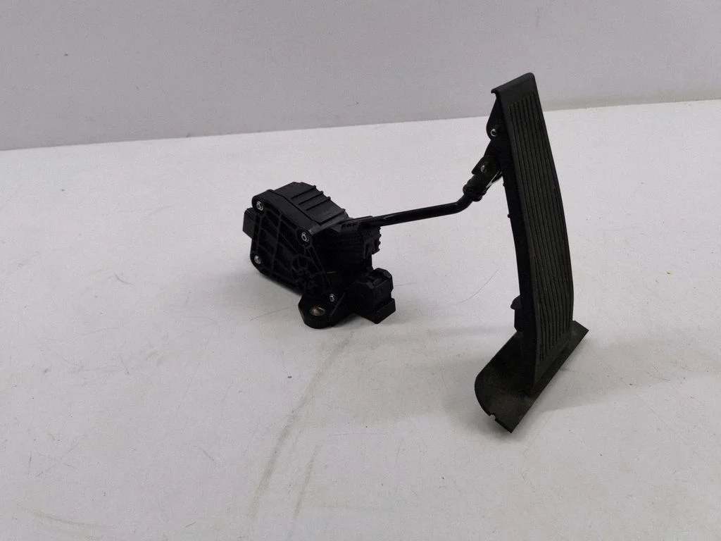 Accelerator throttle pedal 1988007720