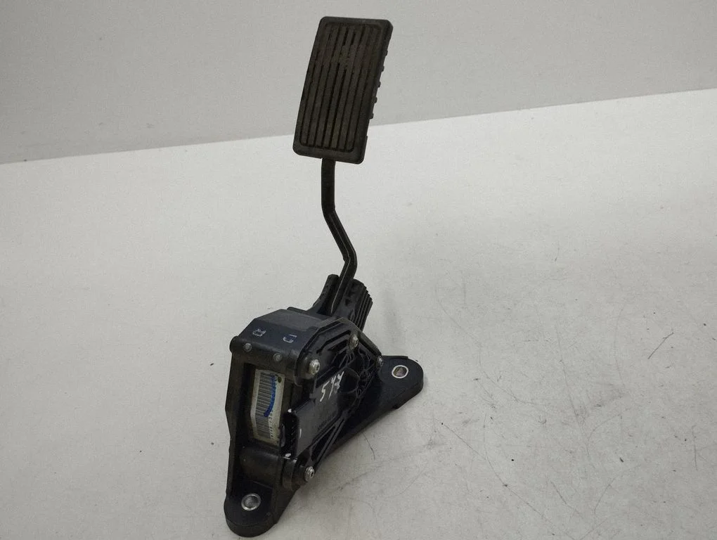 Accelerator throttle pedal JM14B