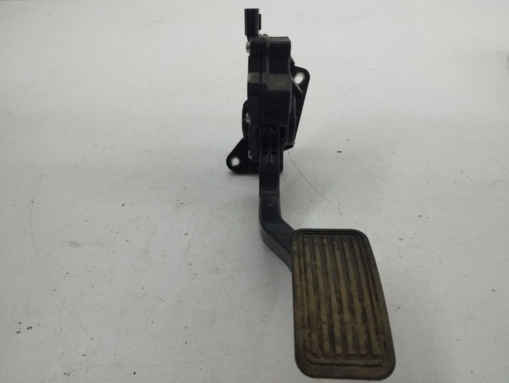 Accelerator throttle pedal K42387360