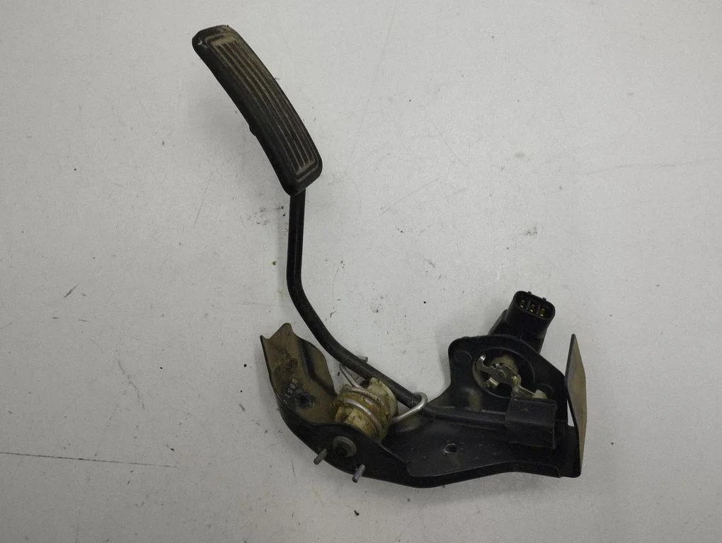 Gaasipedaal – Toyota Corolla Verso AR10 (2004-2009)