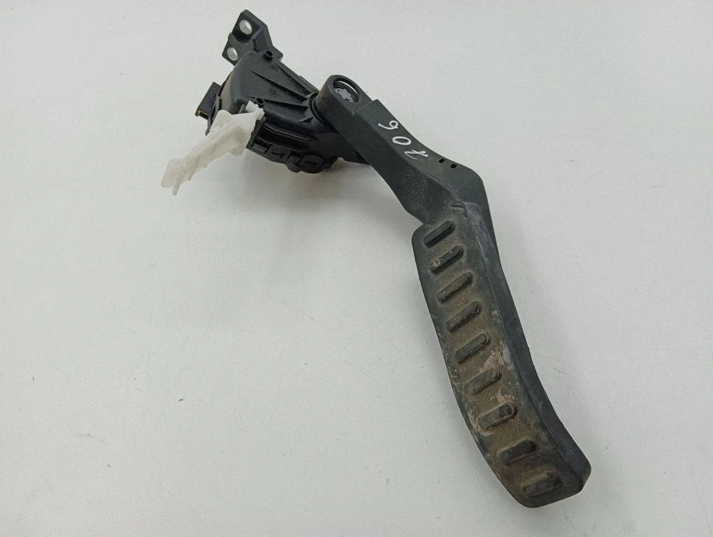Accelerator throttle pedal 7L0723507E