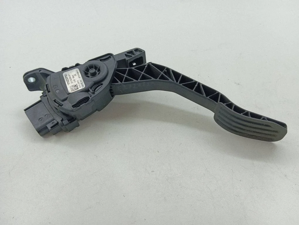 Accelerator throttle pedal 31329061