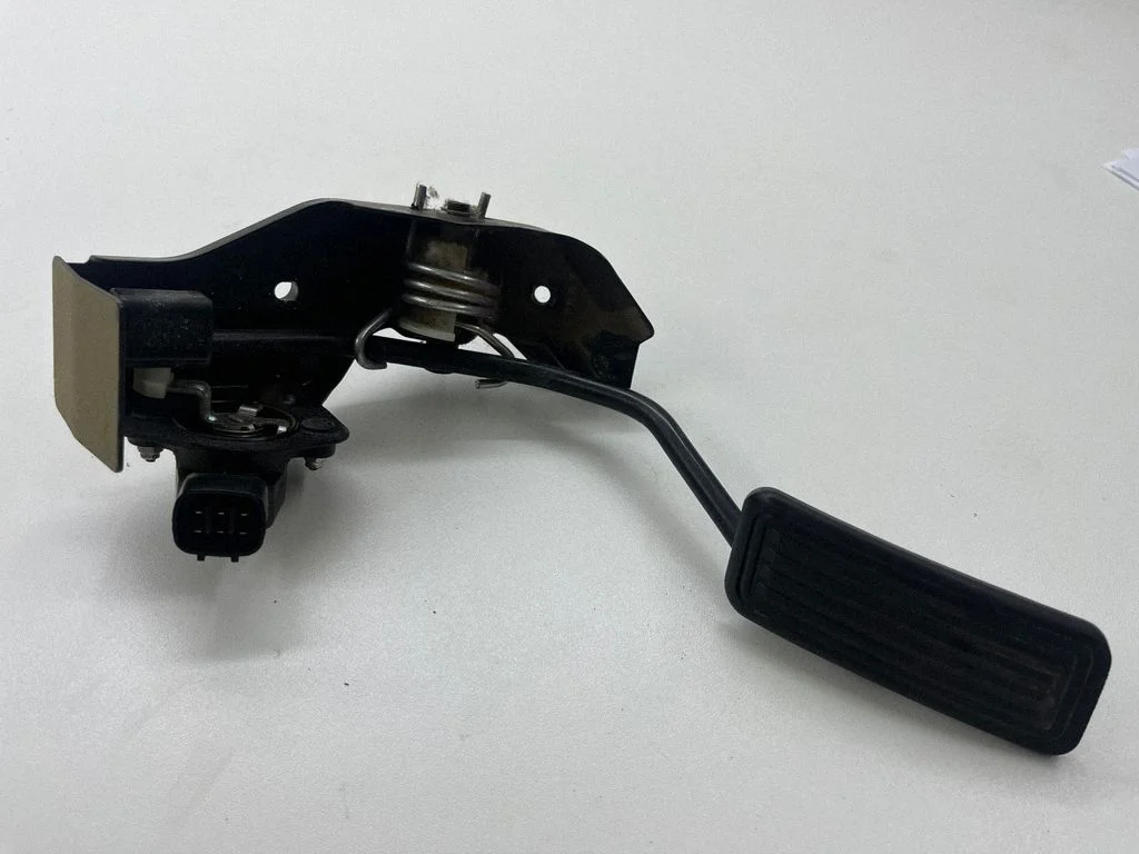 Gaasipedaal – Toyota Corolla Verso AR10 (2004-2009)