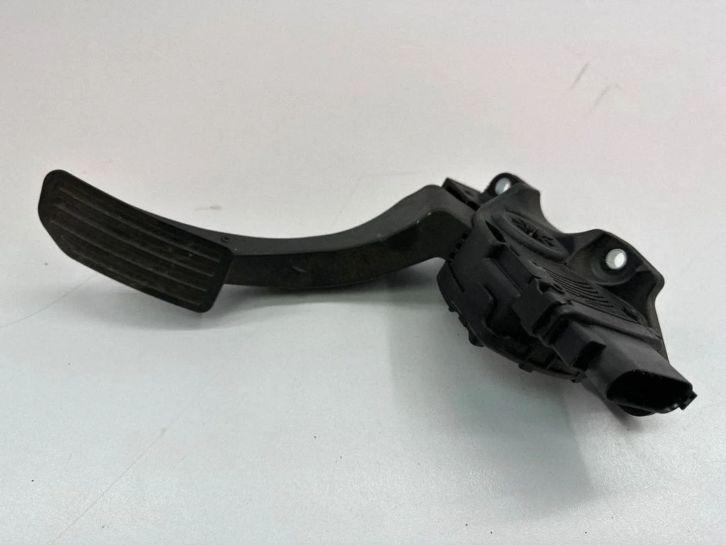 Accelerator throttle pedal – Volvo V60 (2011-2013)