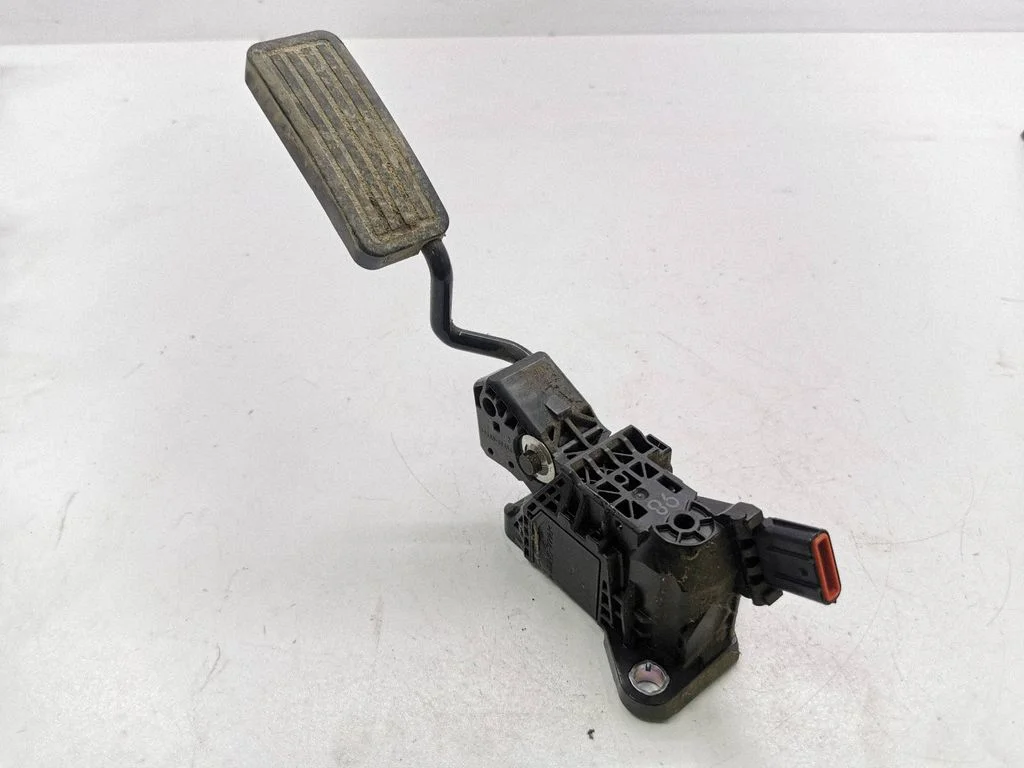 Accelerator throttle pedal – Honda CR-V (2013-2016)