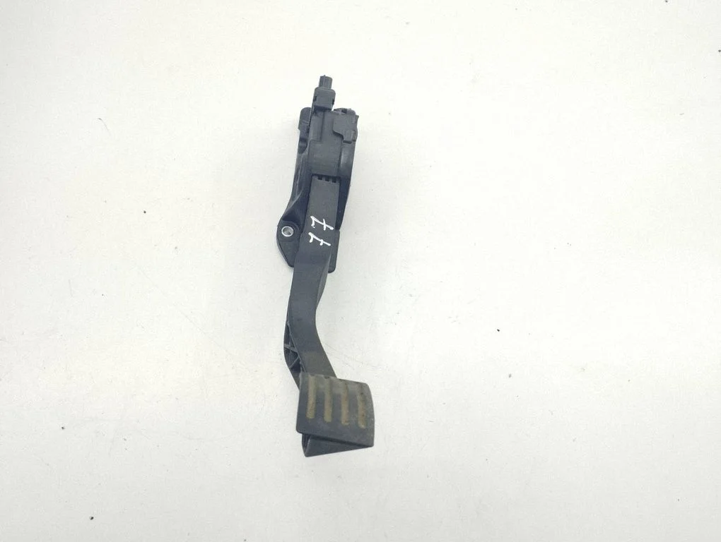 Accelerator throttle pedal AV619F836BB