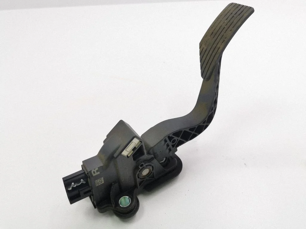 Gaasipedaal – Mitsubishi Outlander (2013-2021)
