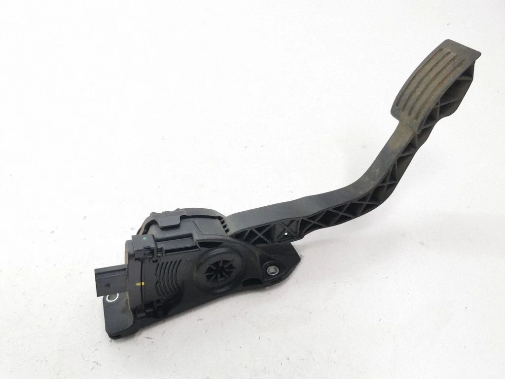 Accelerator throttle pedal AV619F836BB