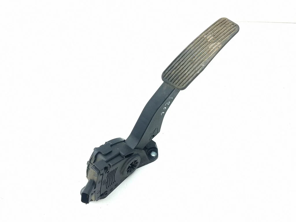 Akseleratora pedālis 05281225AA
