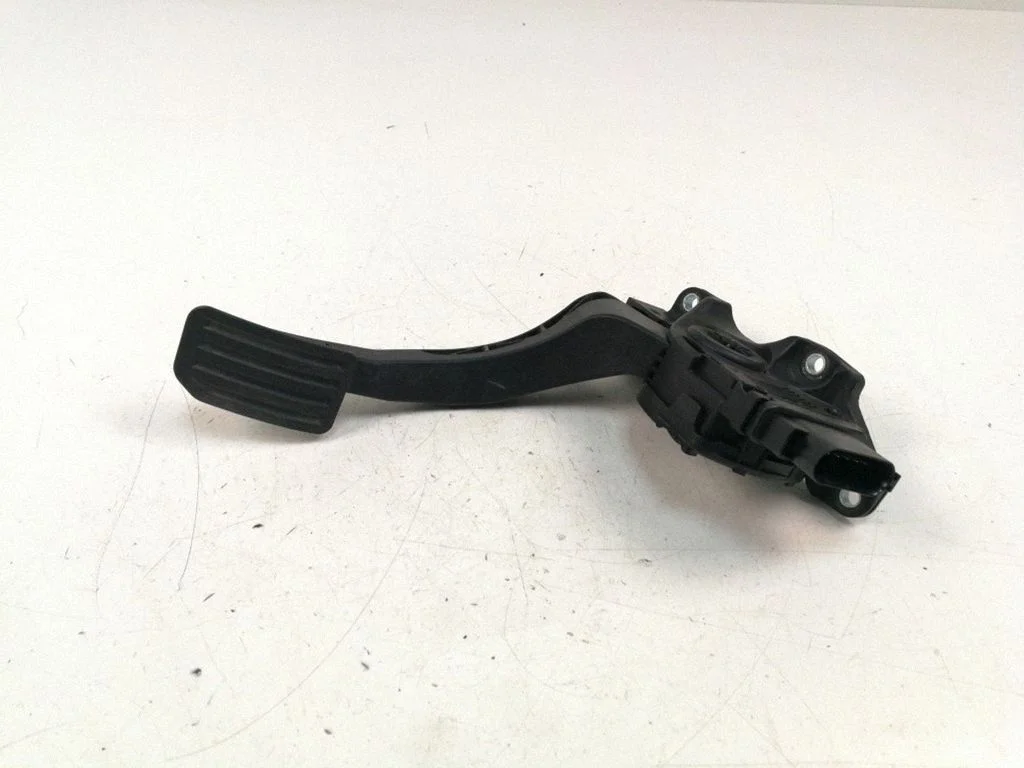 Accelerator throttle pedal 6G929F836LD