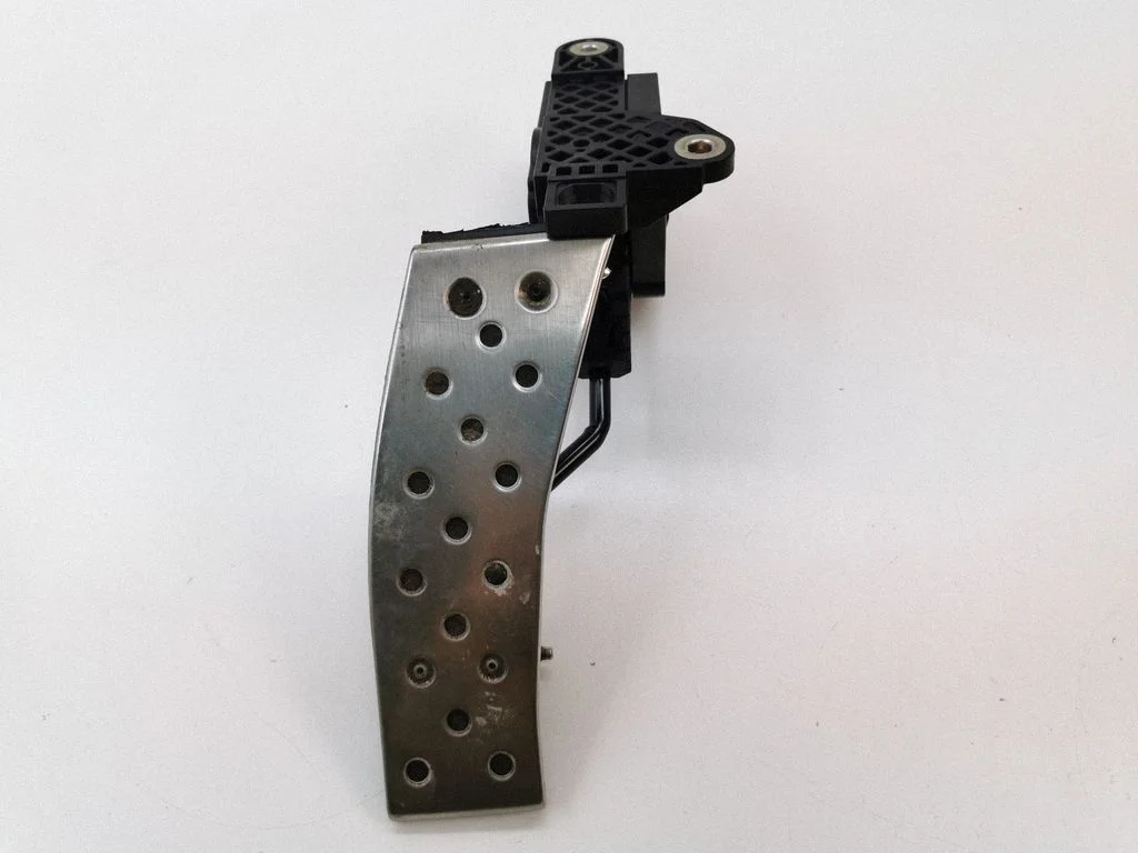 Accelerator throttle pedal 1988007750