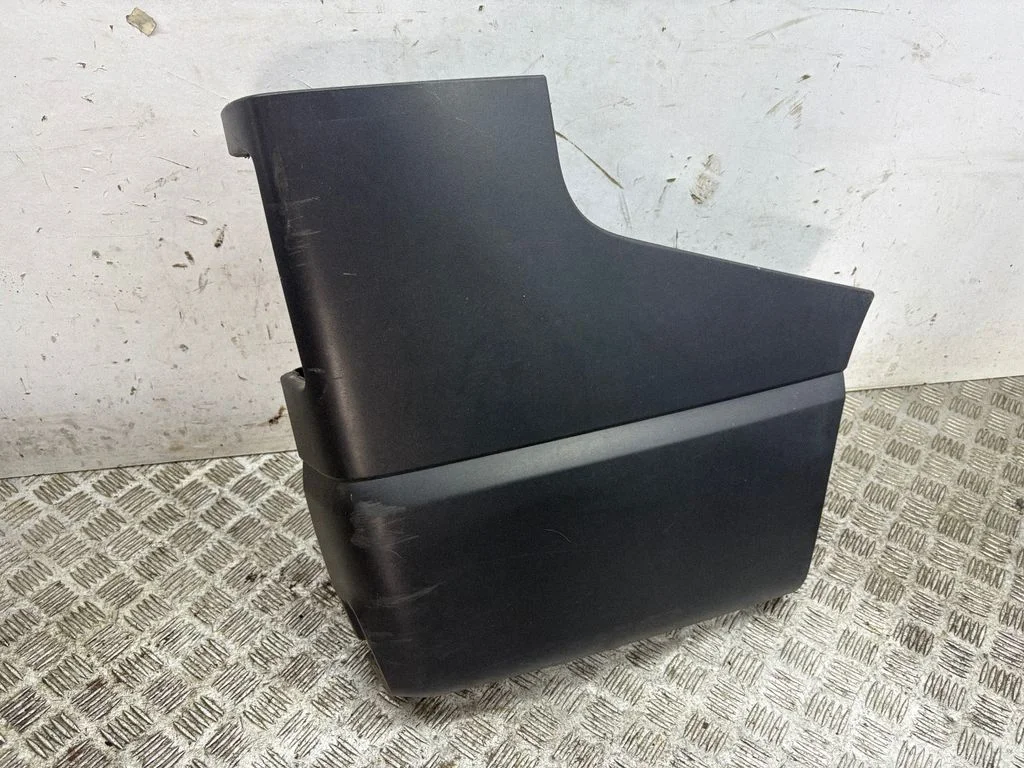 Rear bumper corner part panel trim – right