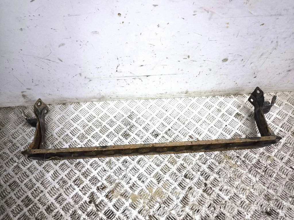 Radiator support slam panel bracket