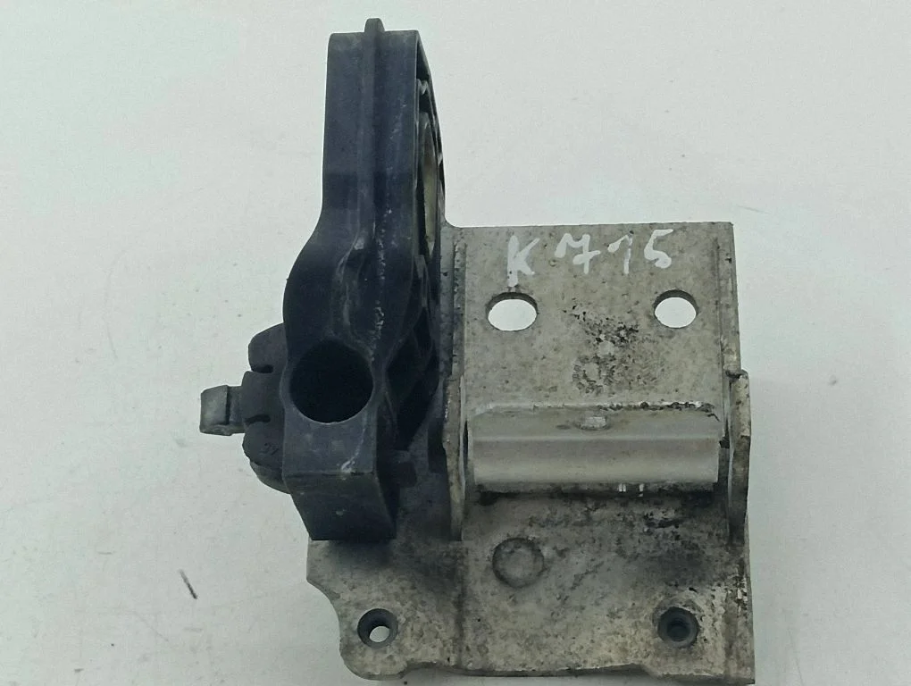 Radiator support slam panel bracket – BMW 5 Series F10 F11 (2009-2016)