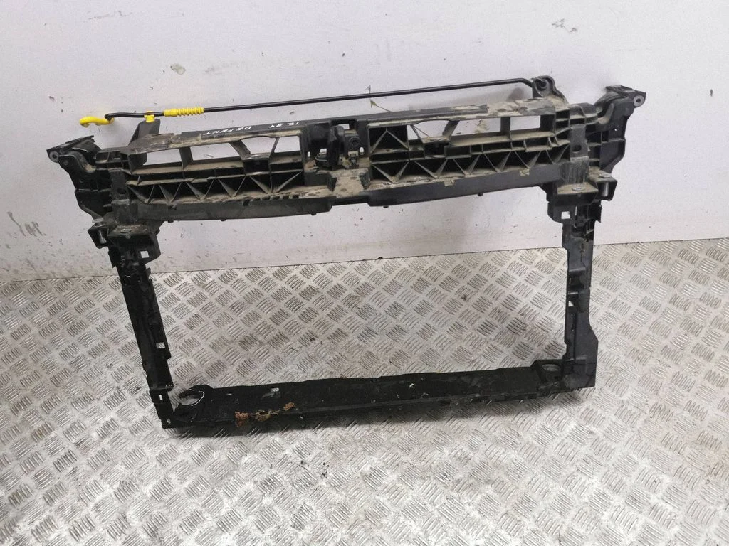 Radiatoru paneļa kronšteins