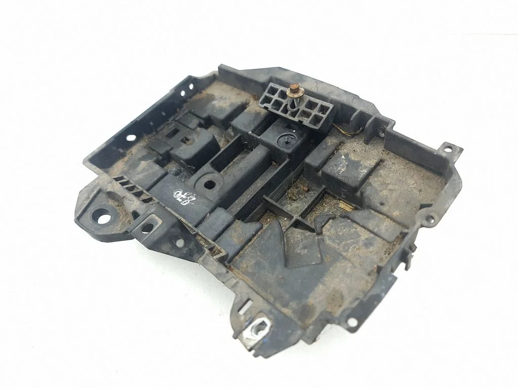 Akumulatora paliktnis 68186053AG
