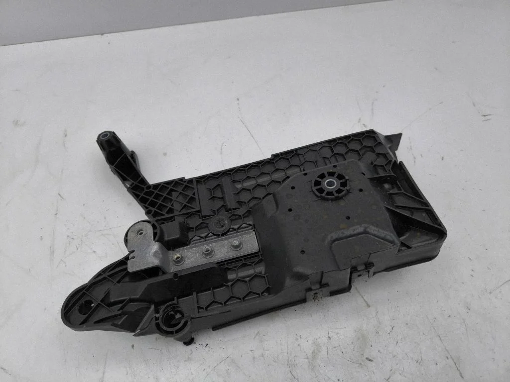 Battery tray