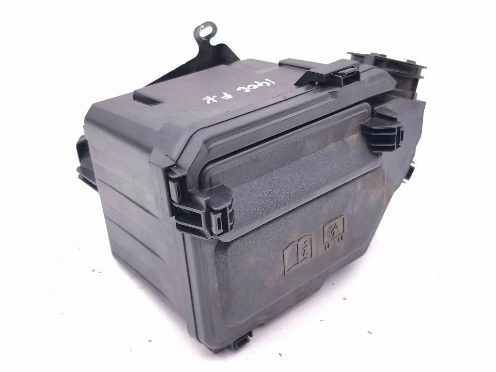 Drošinātāju bloks M8E214A074BB