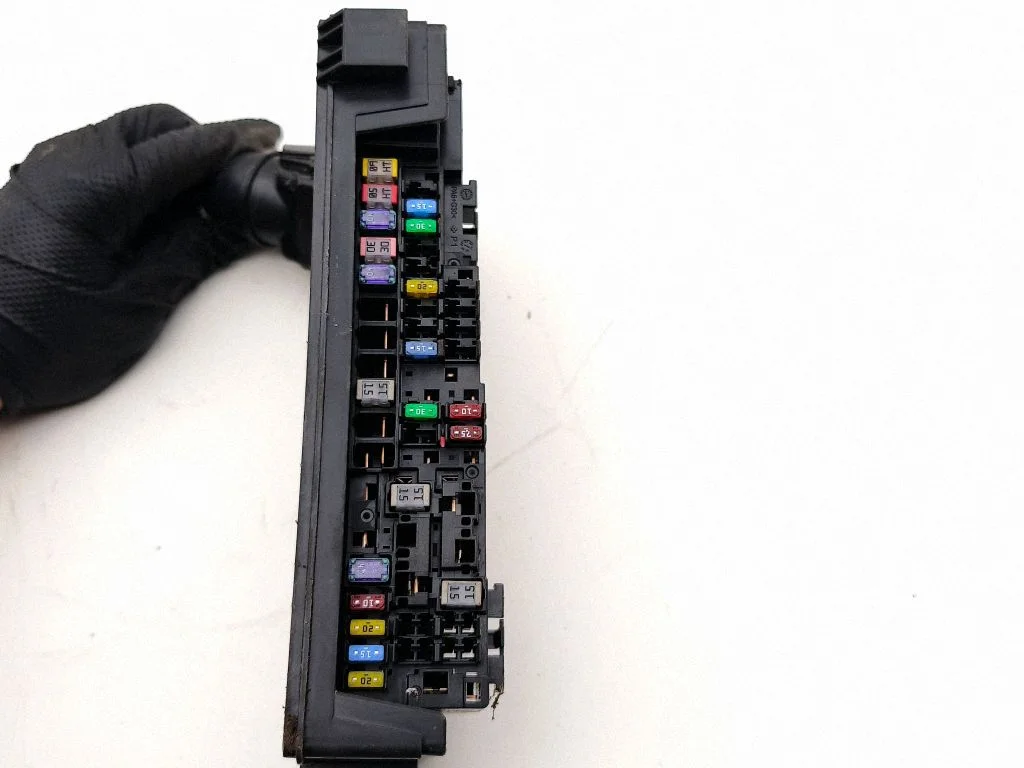 Fuse module – Renault Megane IV (2016-), left