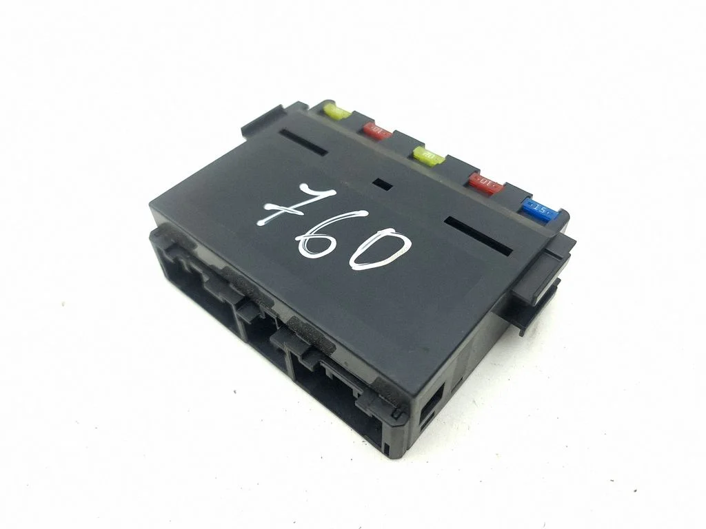 Fuse module 8921153020